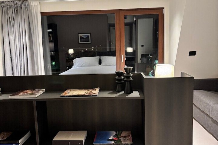 Room 22 of 106