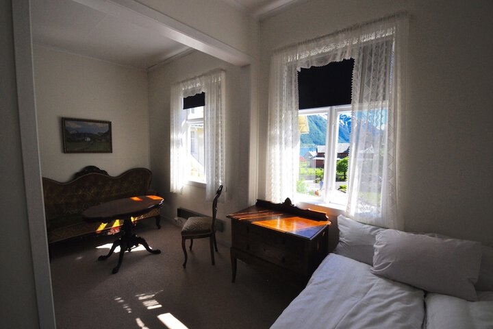 Room 27 of 53