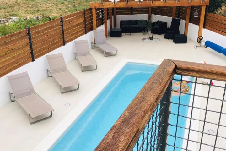 Pool 33 of 42