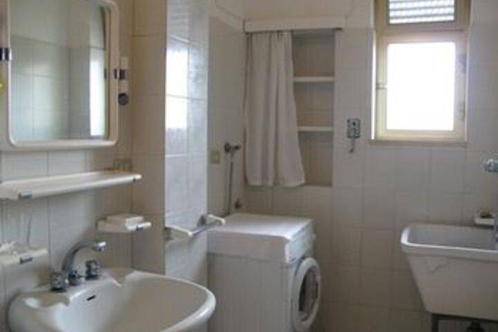 Room 4 of 22