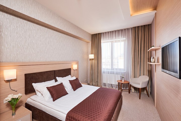 Room 10 of 74