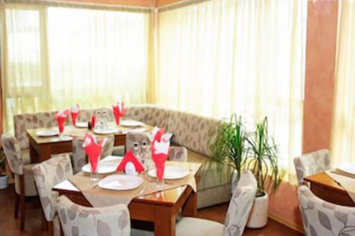 Dining 2 of 11
