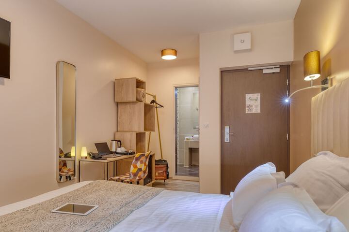 Room 3 of 33