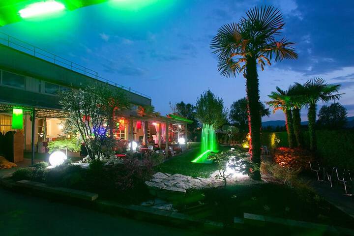Hotel Exterior 13 of 13