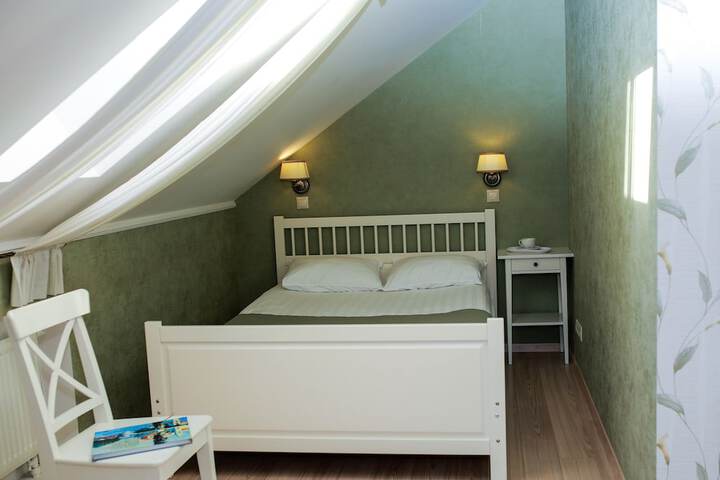 Room 15 of 34