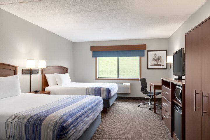 1 Queen Bed (3 of 20)