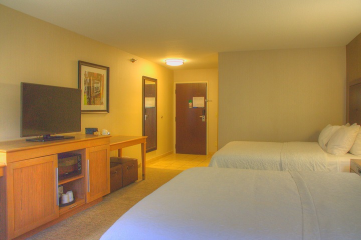 2 Queen Beds (6 of 12)