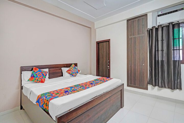 Room 13 of 26