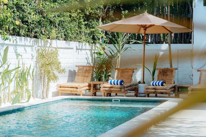Pool 21 of 33