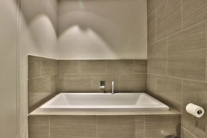 Room 4 of 36