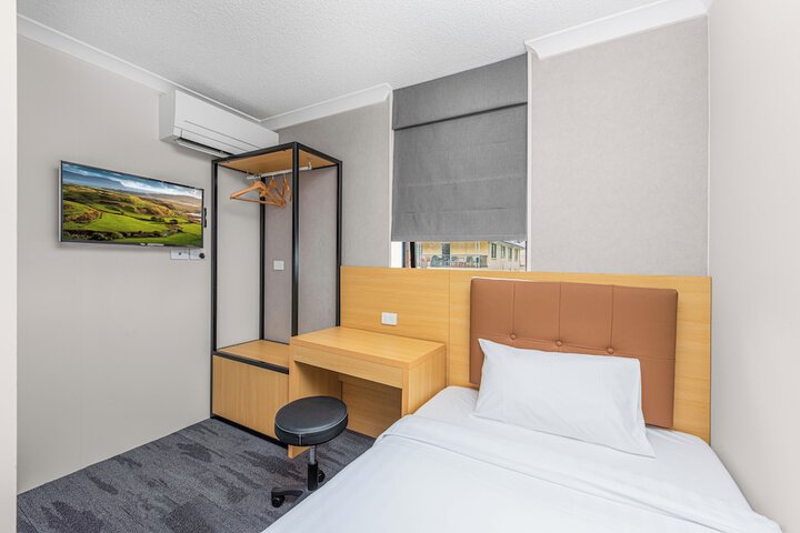 Room 9 of 47