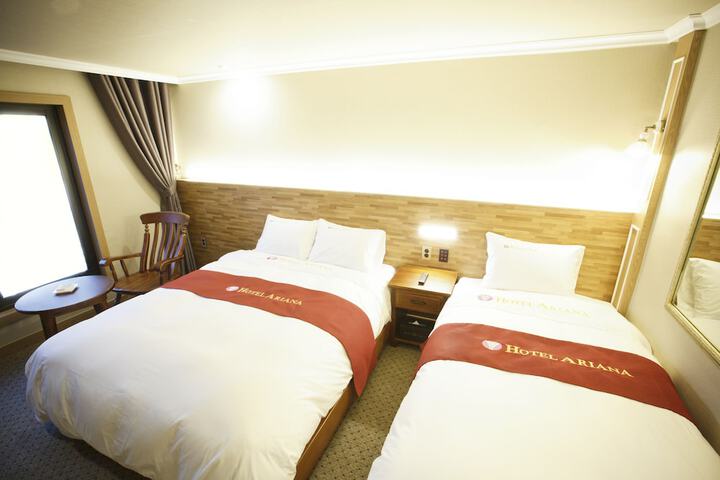 Room 9 of 32