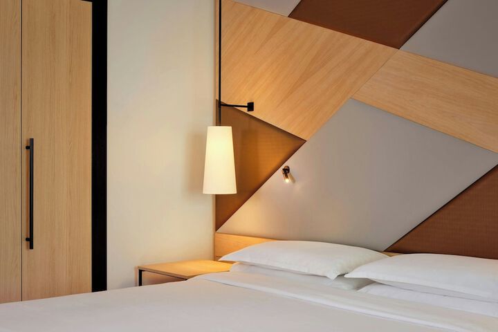 Room 15 of 90