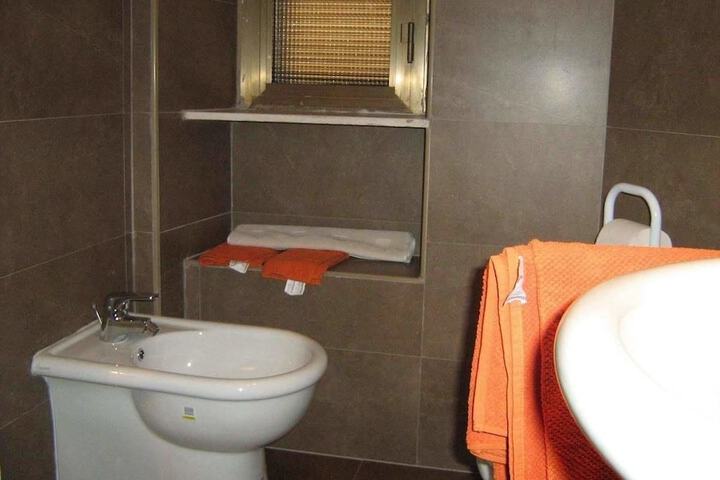 Room 5 of 15