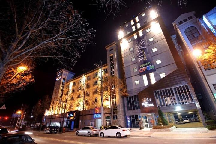 Hotel Entry