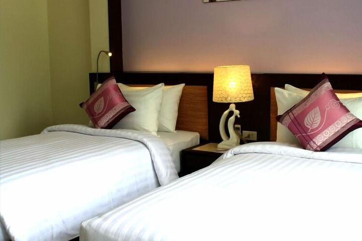 Room 4 of 17