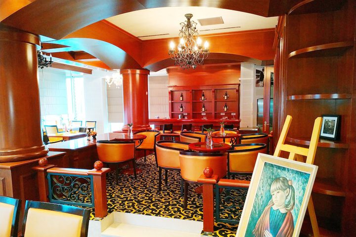 Dining 8 of 18