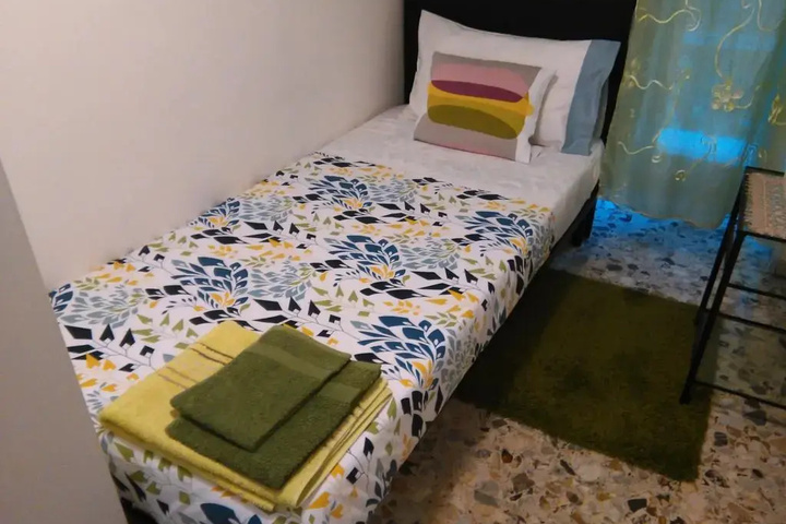 Room 4 of 11