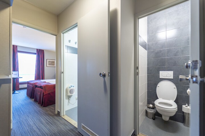 Room 16 of 61