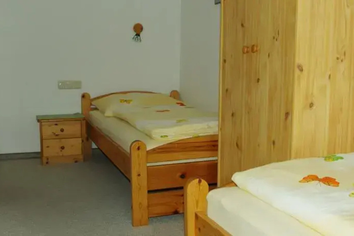 Room 5 of 11