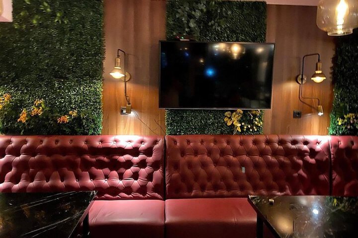 Lounge 11 of 15