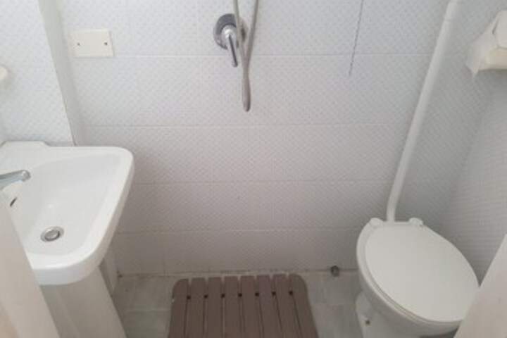 Room 4 of 32