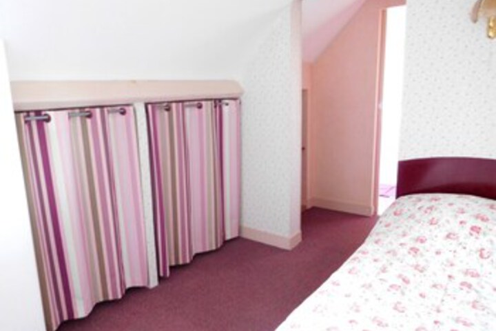 Room 11 of 32