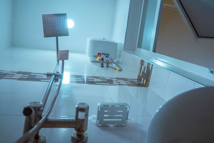 Room 4 of 17