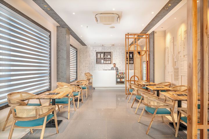 Dining 28 of 30