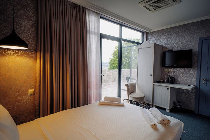 Room 42 of 163