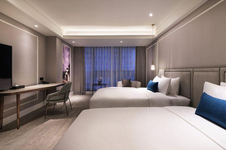 Room 33 of 66