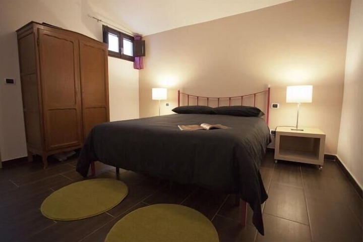 Room 4 of 33