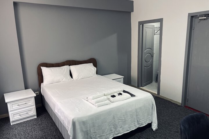 Room 14 of 16