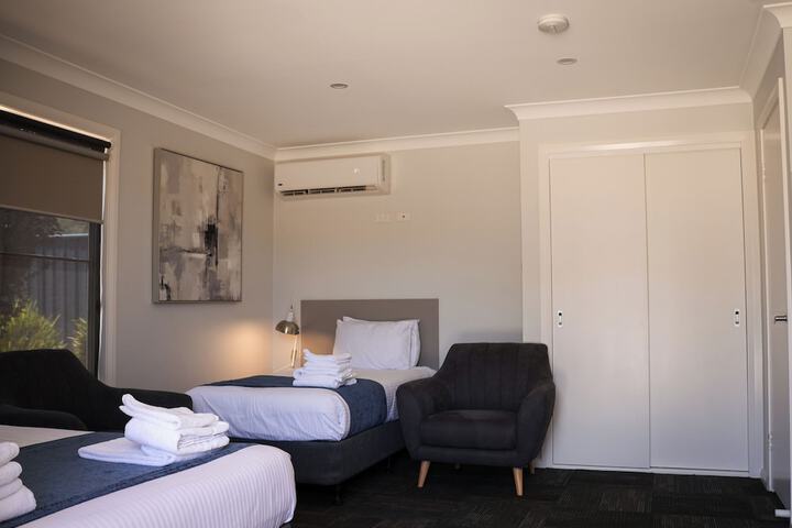 Room 28 of 83