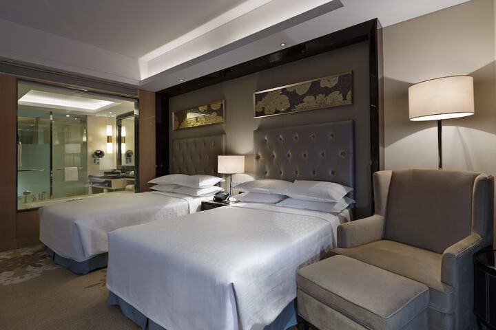 Room 7 of 32