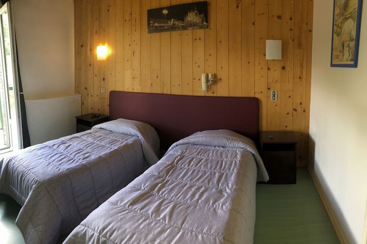 Room 5 of 28