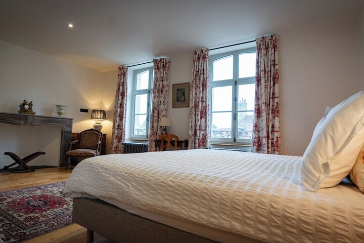 Room 12 of 32