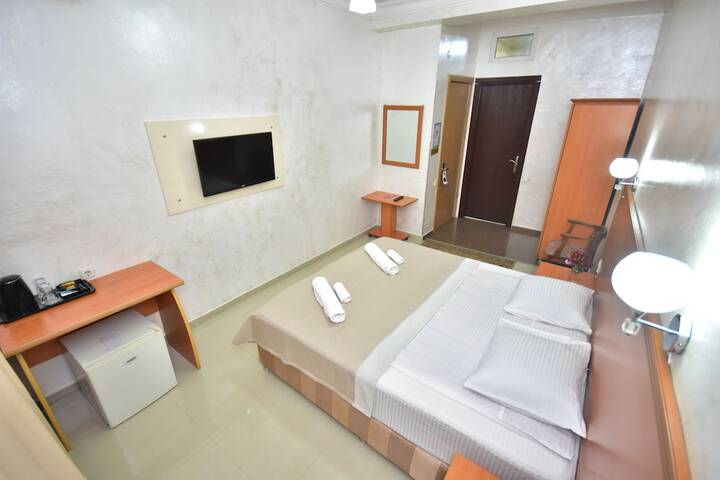 Room 4 of 42