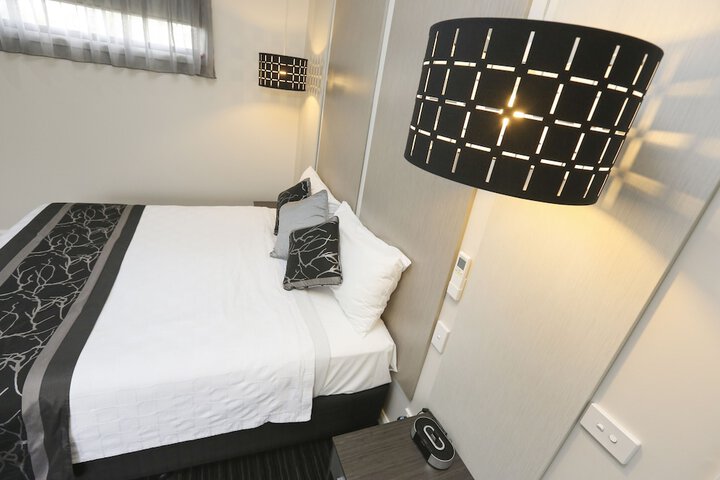 Room 3 of 119