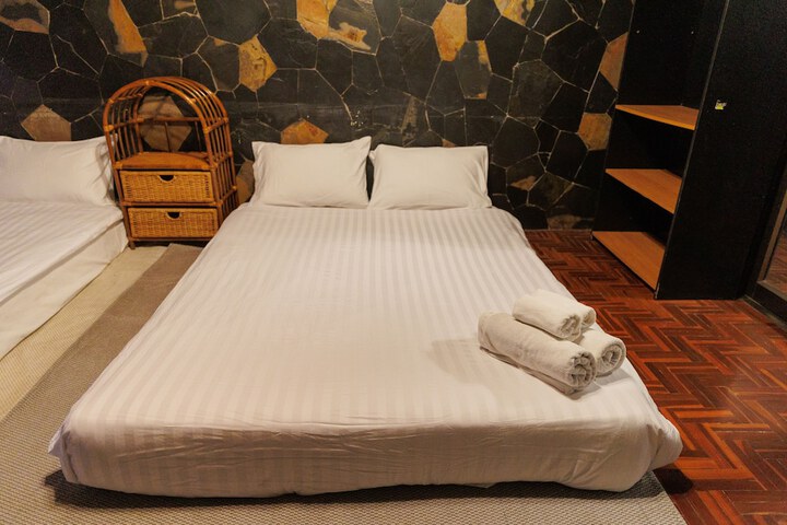 Room 6 of 29
