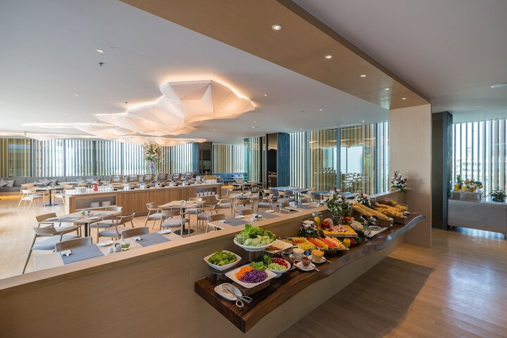 Dining 52 of 68