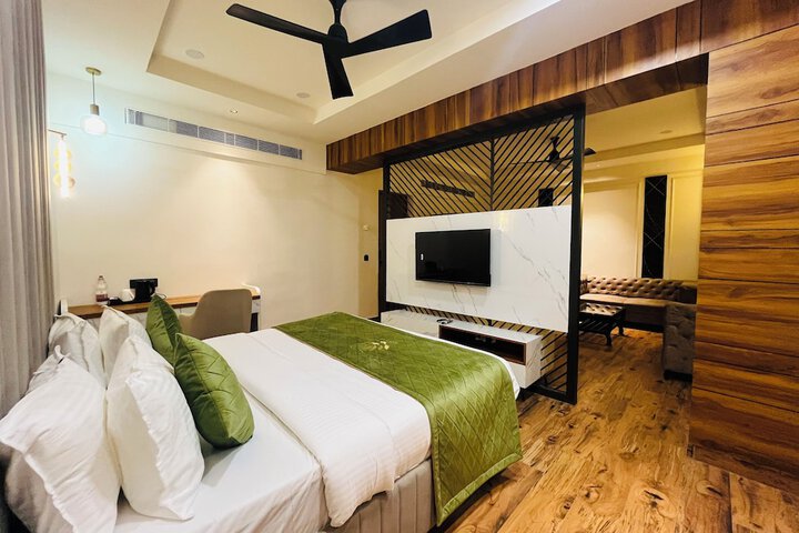 Room 9 of 31