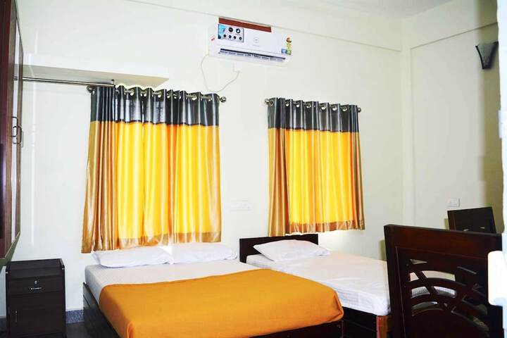 Room 17 of 33