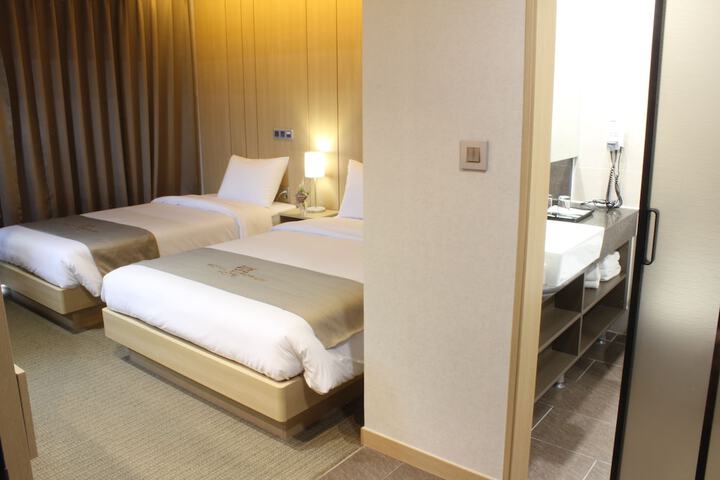 Room 30 of 95
