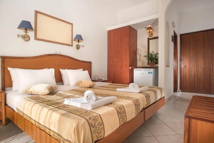 Room 4 of 14