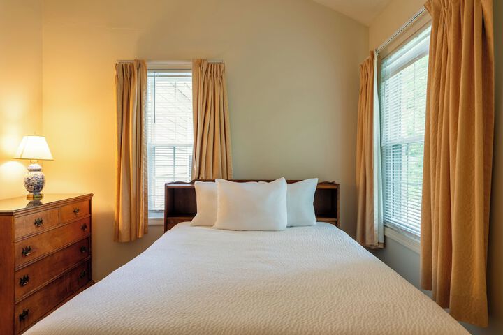 Queen Bed Accessible (8 of 38)
