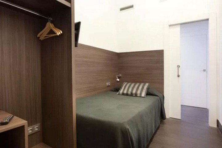 Room 4 of 49