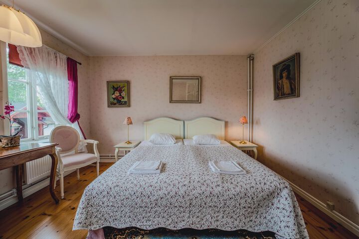 Room 25 of 148