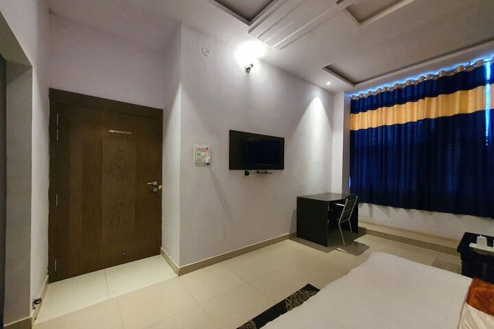 Room 13 of 35