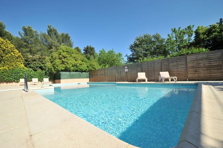 Pool 11 of 61
